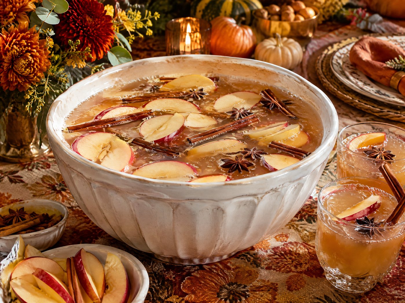 Spiced Apple Pie Friendsgiving Punch